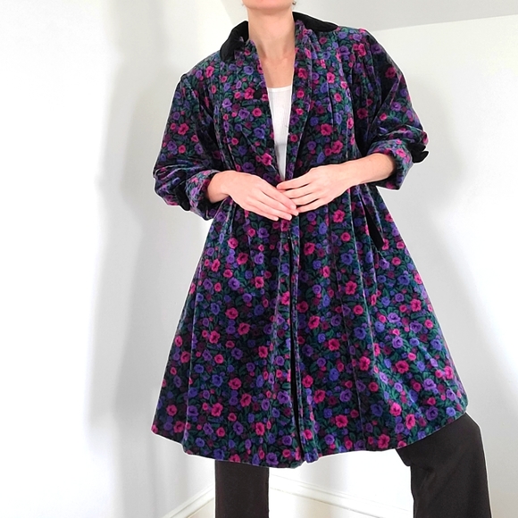 SOLD!! ⭐HOST PICK⭐  VINTAGE - Children's cotton velvet coat with separate hood. - Picture 4 of 16